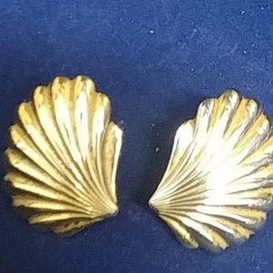 Vintage Clip on Earrings Clam Shape Gold